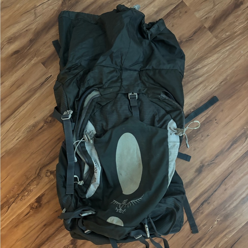 OSPREY Men's Backpack in Black and Gray